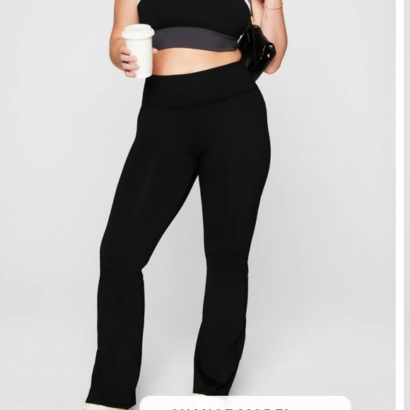 NWT Fabletics Define Power Hold High-Waisted Flare Pant black Large Short - Picture 1 of 4